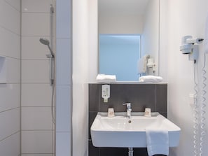 Shower, rainfall showerhead, free toiletries, hair dryer