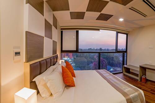 Minibar, in-room safe, desk, blackout curtains