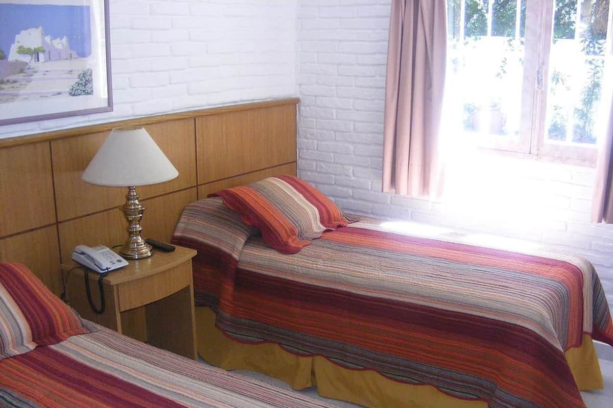 Minibar, caja de seguridad en la habitación y cunas gratuitas