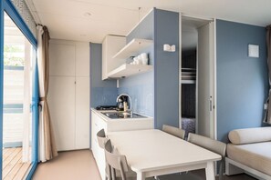 Design Mobile Home, 2 Bedrooms, 2 Bathrooms | Living area - Adria Holiday Pra' delle Torri (Caorle)
