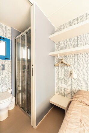 Design Mobile Home, 2 Bedrooms, 2 Bathrooms | 3 bedrooms, in-room safe, blackout drapes, cribs/infant beds