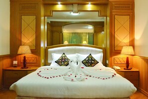 Minibar, in-room safe, desk, blackout curtains - Great Wall Hotel (Mandalay)