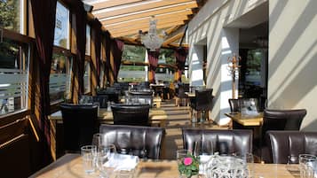 Desayuno buffet (CHF 18 por persona)