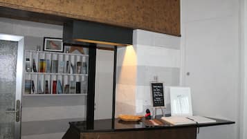 Mostrador de check-in y check-out