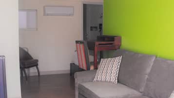 En 40-tommers Flatskjerm-TV med Parabol-TV samt TV