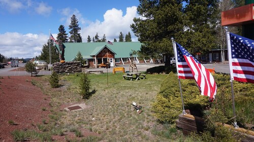 Eagle Crater Lake Inn