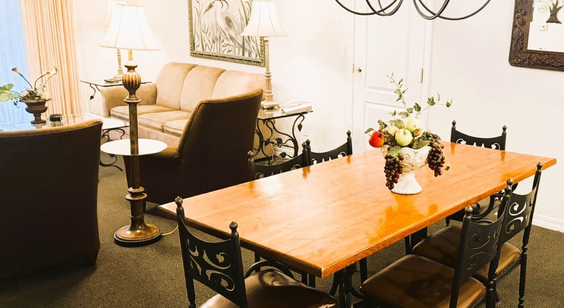 Traditional Loft, Multiple Beds, Jetted Tub | In-room dining