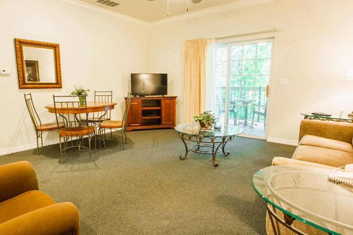 1 bedroom, iron/ironing board, WiFi (free), alarm clocks