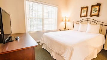 Condo Tiêu chuẩn, 2 phòng ngủ, không hút thuốc, bếp (1 King, 1 Queen, and 1 Sofa Bed) | 1 phòng ngủ, bàn ủi/dụng cụ ủi quần áo