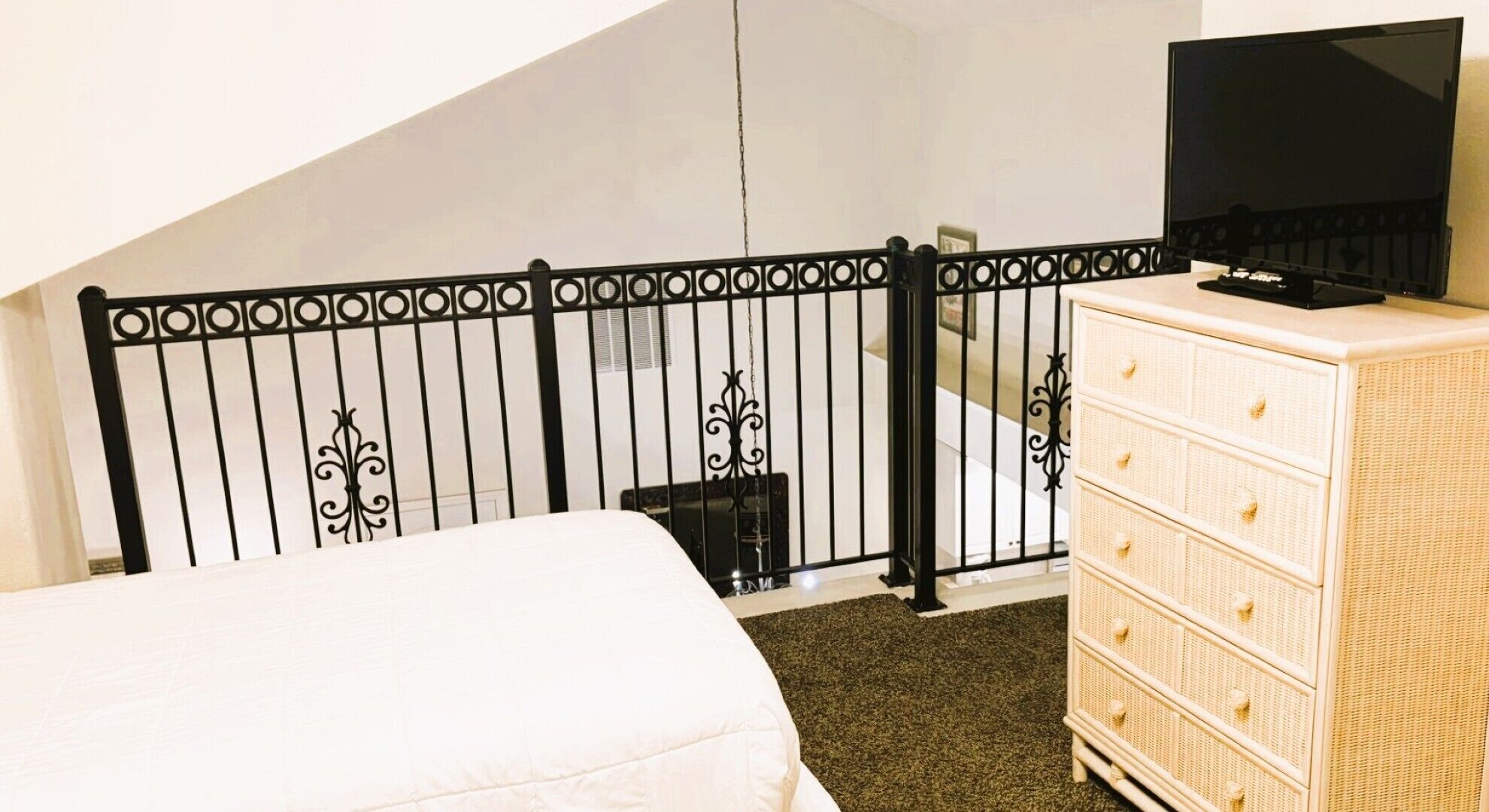 Traditional Loft, Multiple Beds, Jetted Tub | 1 bedroom, iron/ironing board, free WiFi, bed sheets