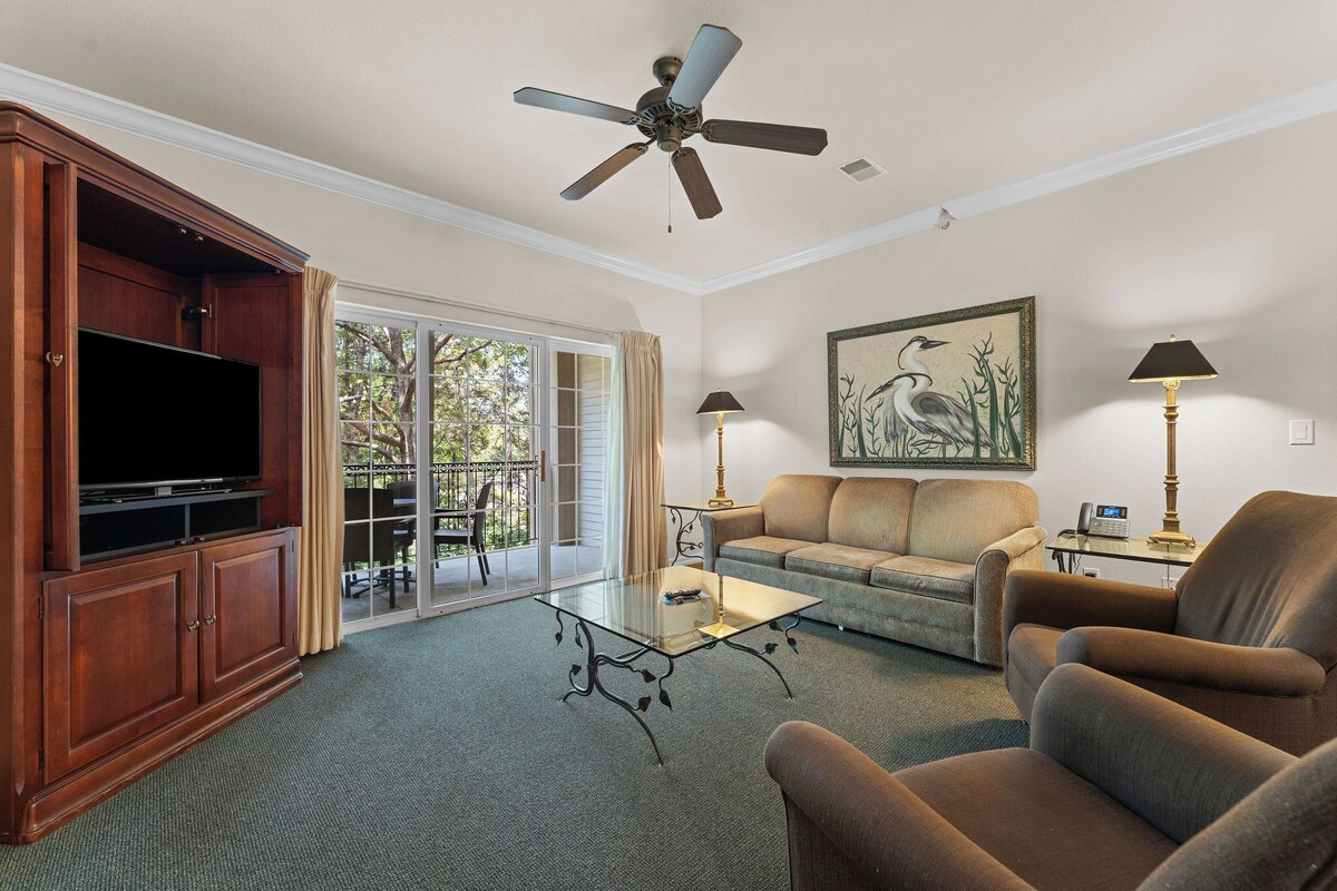 Standard Condo, 2 Bedrooms, Non Smoking, Kitchen (1 King, 1 Queen, and 1 Sofa Bed) | Living area | 40-inch TV with cable channels, DVD player