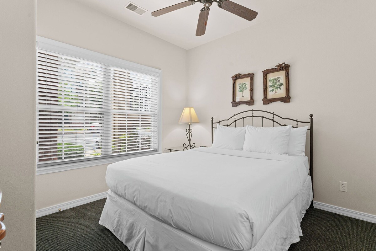 Standard Condo, 1 Bedroom, Non Smoking, Kitchen | 1 bedroom, iron/ironing board, free WiFi, alarm clocks