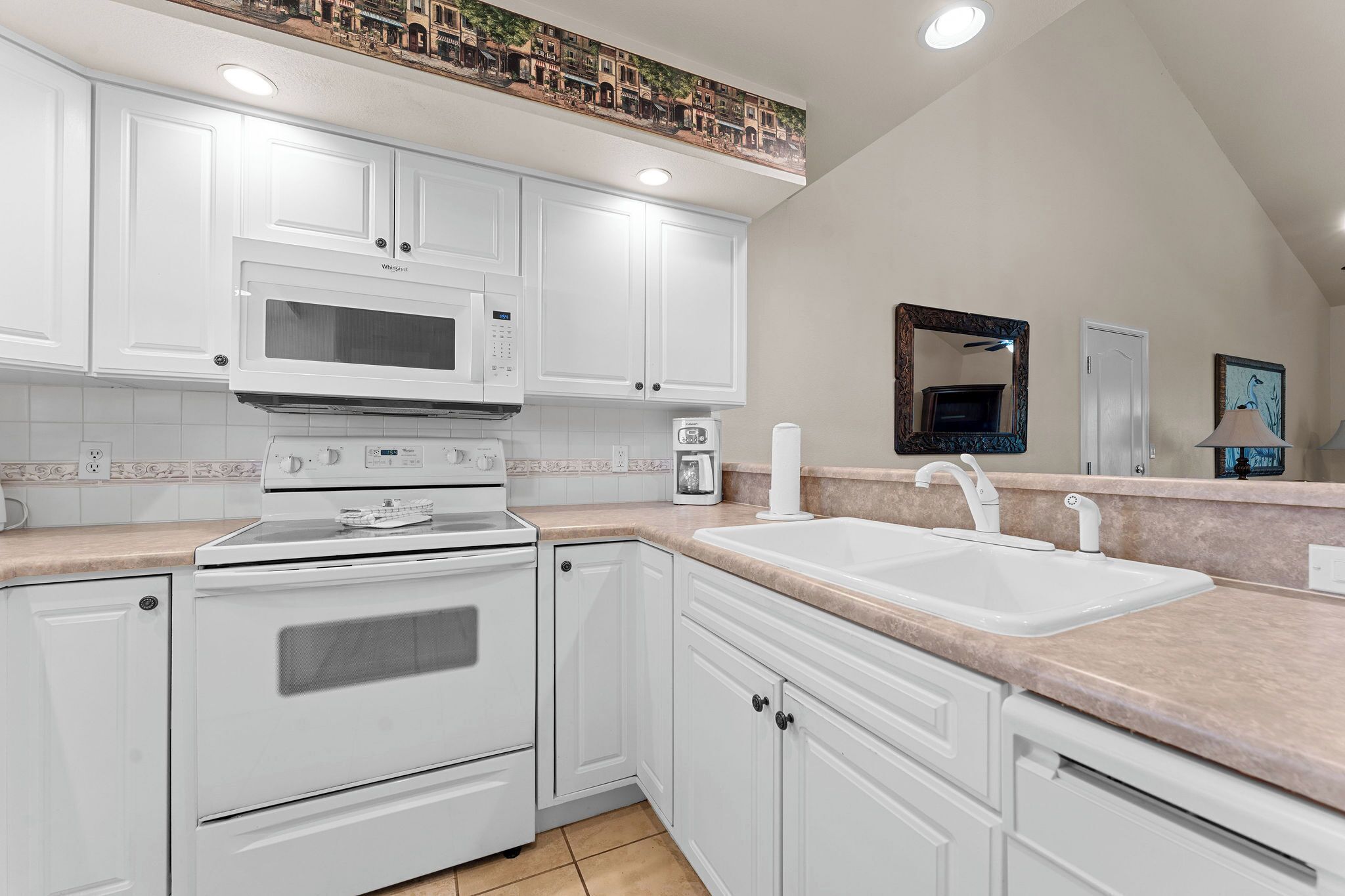 Traditional Loft, Multiple Beds, Jetted Tub | Private kitchen
