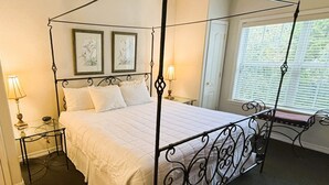 Traditional Loft, Multiple Beds, Jetted Tub - French Quarter Resort (Branson)