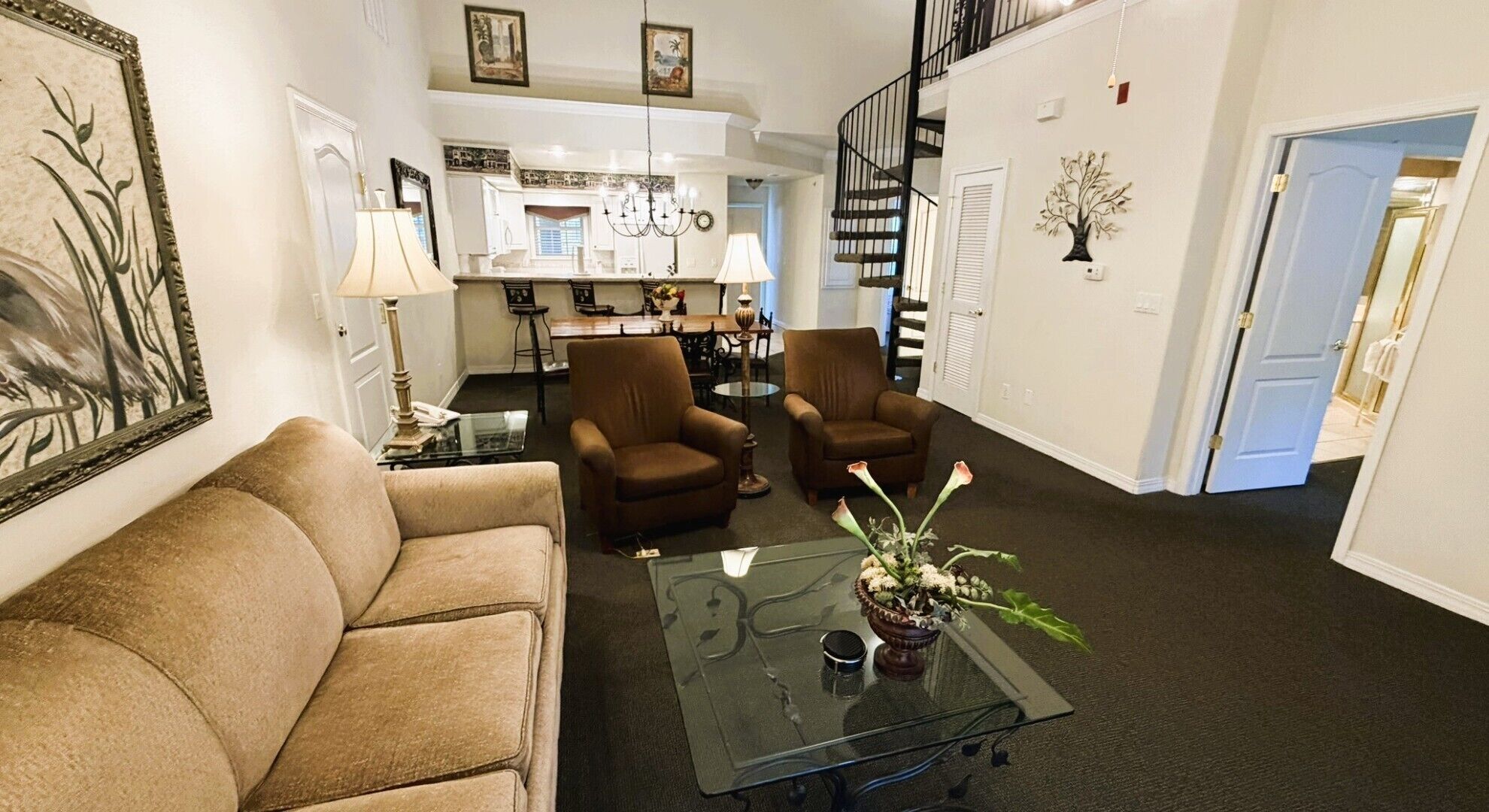 Traditional Loft, Multiple Beds, Jetted Tub | Living area | 40-inch TV with cable channels, DVD player