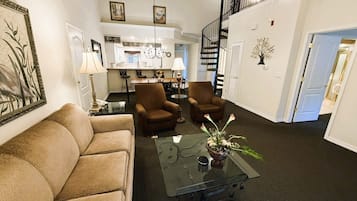 Traditional Loft, Multiple Beds, Jetted Tub | Living area | 40-inch TV with cable channels, DVD player