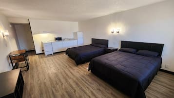 Decoración personalizada, muebles diferentes, escritorio y wifi gratis