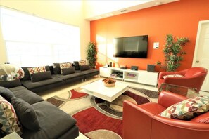 Living area - Crystal Cove by CozyKey Vacation Rentals (Kissimmee)