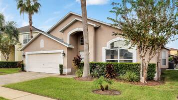 Lake Berkley Chic Home, 4 Bedrooms, Private Pool - Lake Berkley | Pemandangan dari kamar