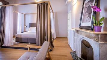 Suite | Minibar, in-room safe, desk, blackout drapes