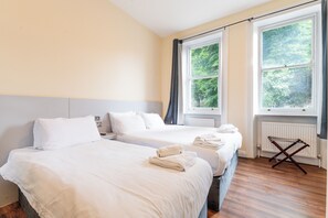 Triple Room, Ensuite (Double & Single Bed) | Desk, iron/ironing board, free WiFi, bed sheets - Astoria Hotel (London)