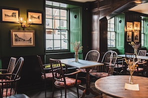 Lounge - Bel & The Dragon Odiham (Hook)