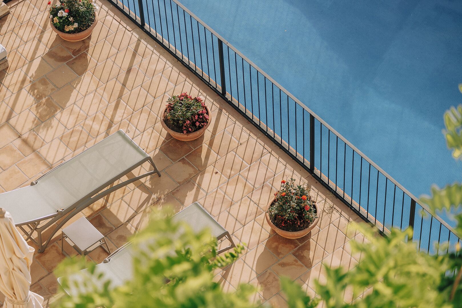 Outdoor pool, open 8 AM to 8 PM, pool loungers