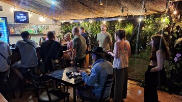 Swim-up bar