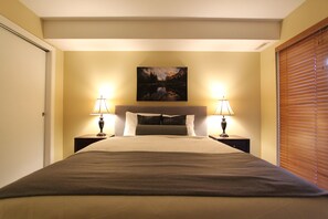 Basic Double Room, Balcony - Marketplace Lodge by Whistler Retreats (Whistler)