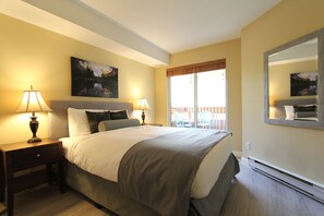 Habitación básica doble, balcón | Decoración individual y mobiliario individual