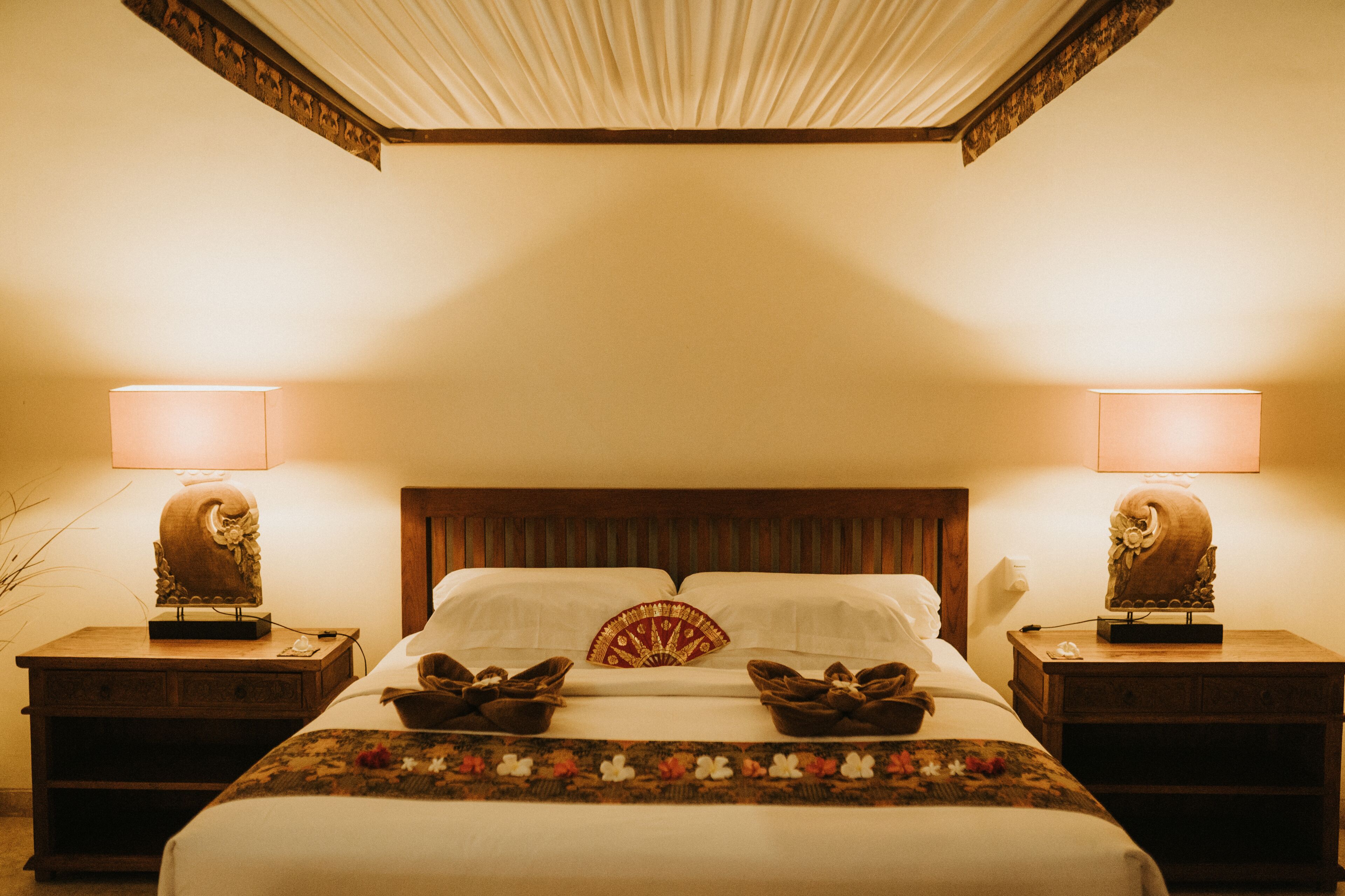 Premium bedding, in-room safe, blackout drapes, soundproofing