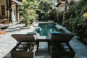 4 indoor pools, pool umbrellas, pool loungers - Aloka Bahari Villas (Tejakula)