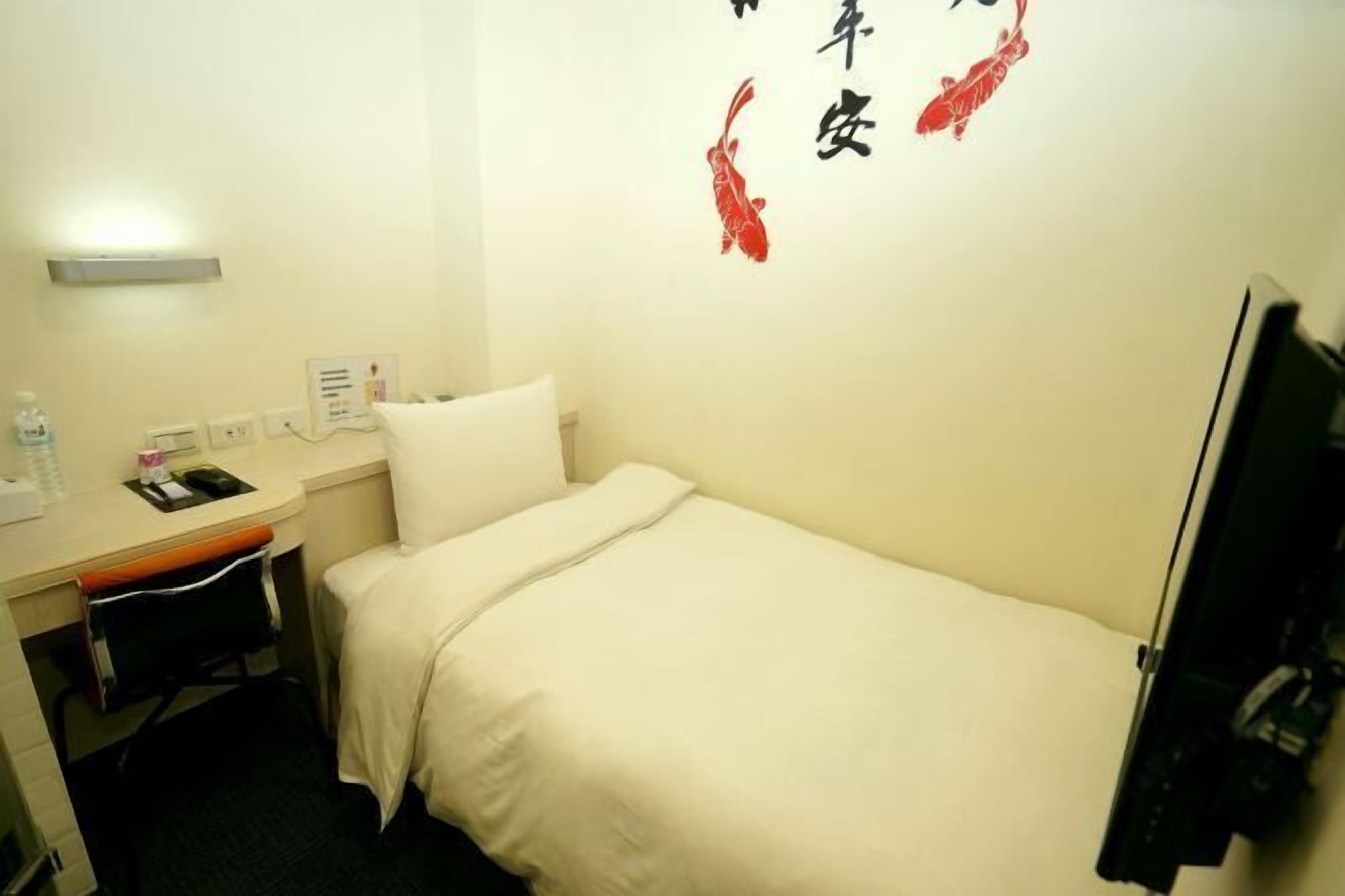 高級寢具、客房內保險箱、書桌、隔音