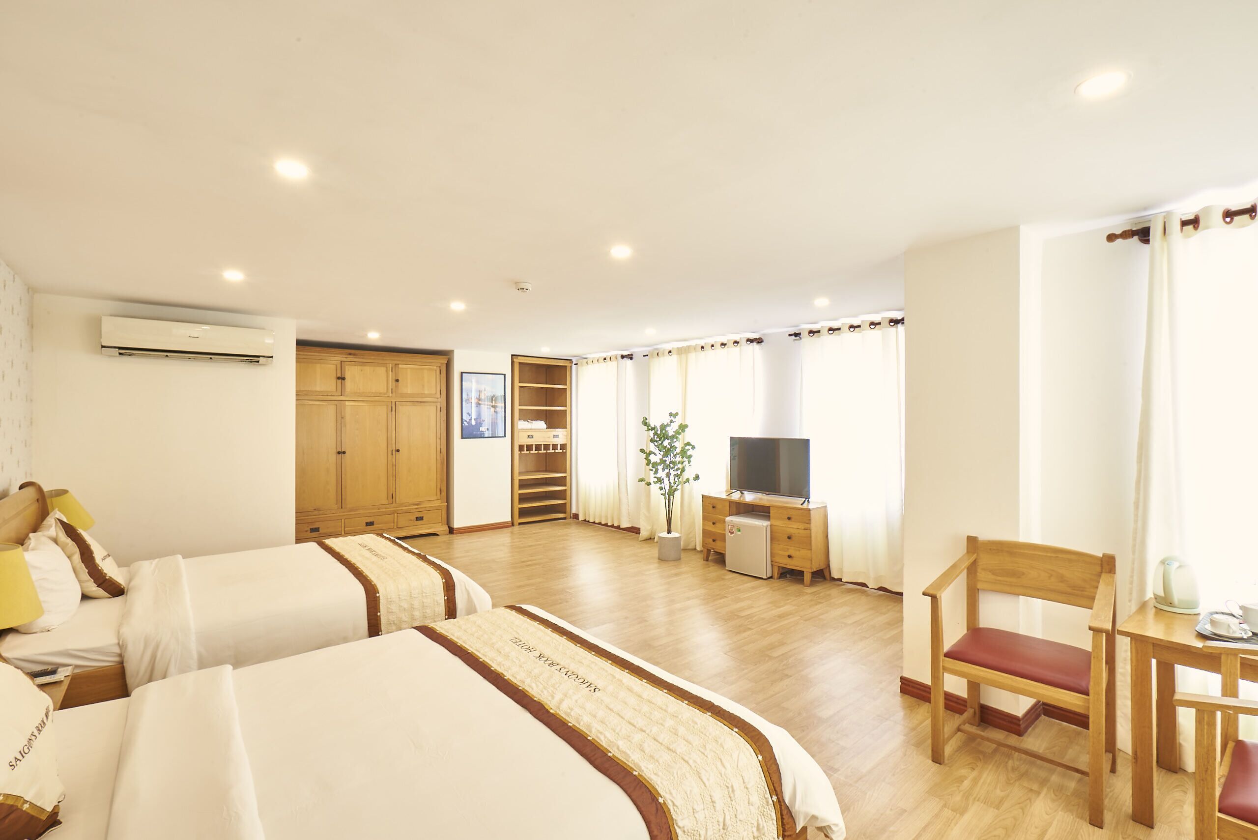 Family Suite | Minibar, in-room safe, desk, soundproofing