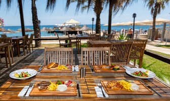 3 restaurantes; se sirve desayuno, almuerzo y cena; cocina italiana