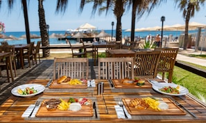 3 restaurants, breakfast, lunch, dinner served; Italian cuisine