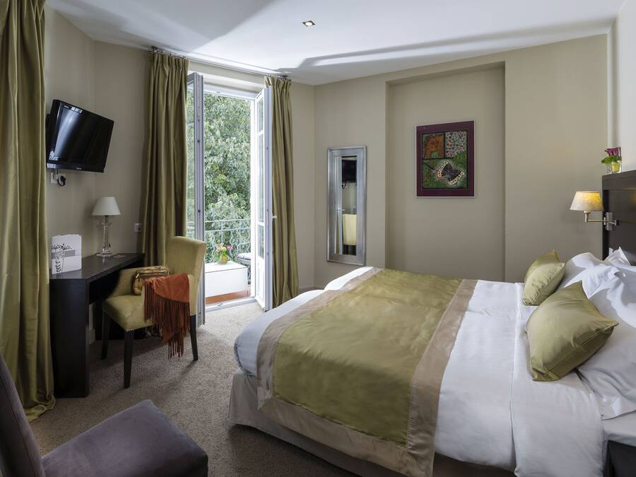 Privilege Room with Balcony | Premium bedding, in-room safe, desk, blackout drapes