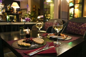 Bar (on property) - La Place (Antibes)