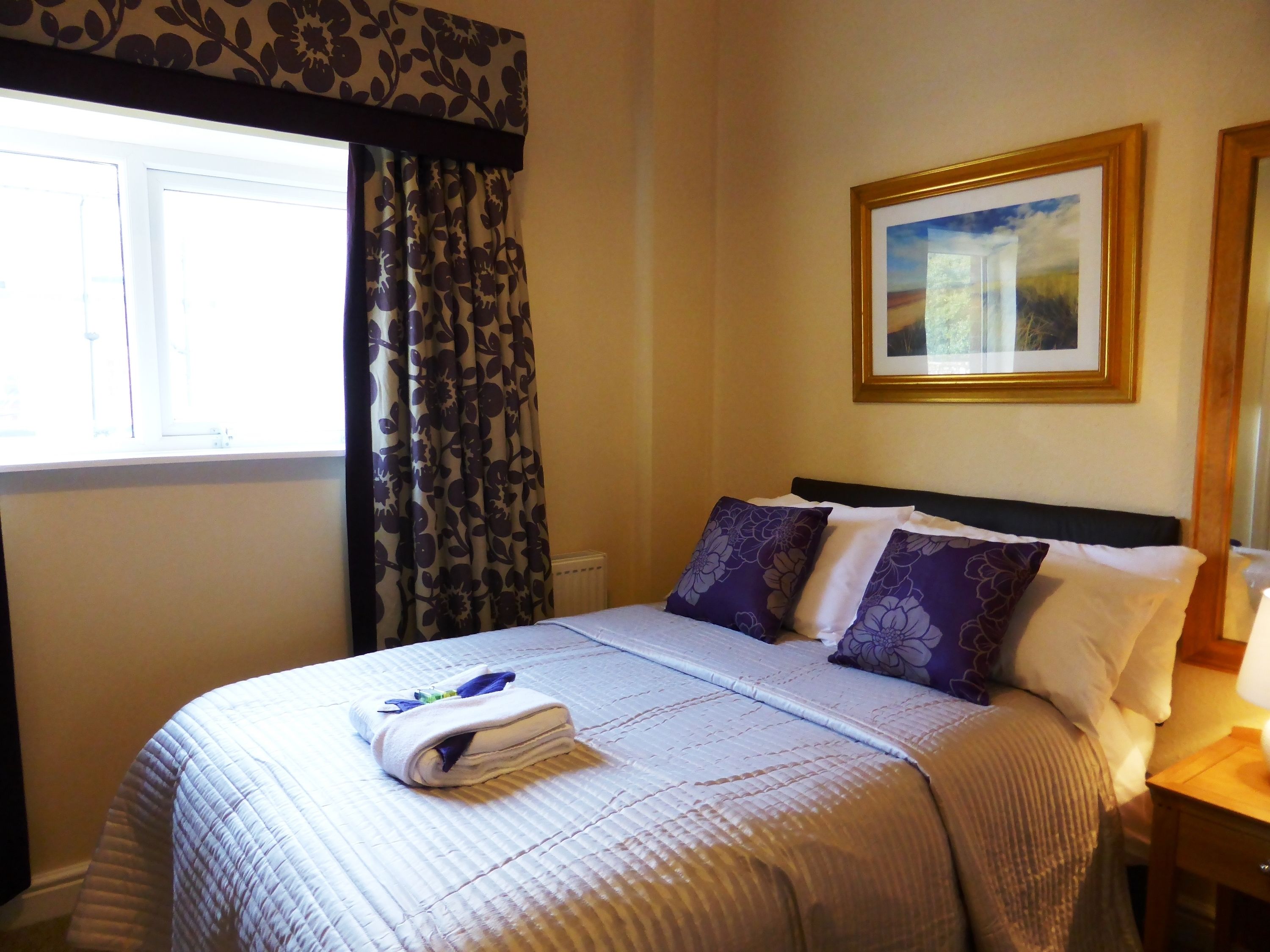 standard double or twin room | desk, iron/ironing board, free wifi, bed sheets