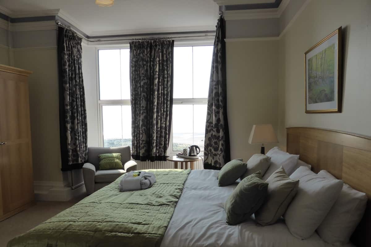 Desk, iron/ironing board (on request), WiFi (free), bed sheets