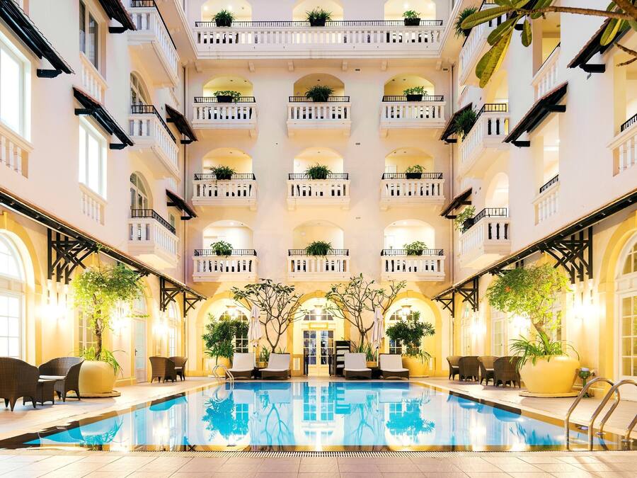 2 Außenpools, Sonnenschirme, Liegestühle