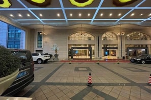 Property grounds - Zhongshan Yihe Junli Hotel (Holiday Plaza Branch) (Zhongshan)