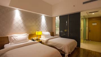 Premium bedding, in-room safe, desk, WiFi