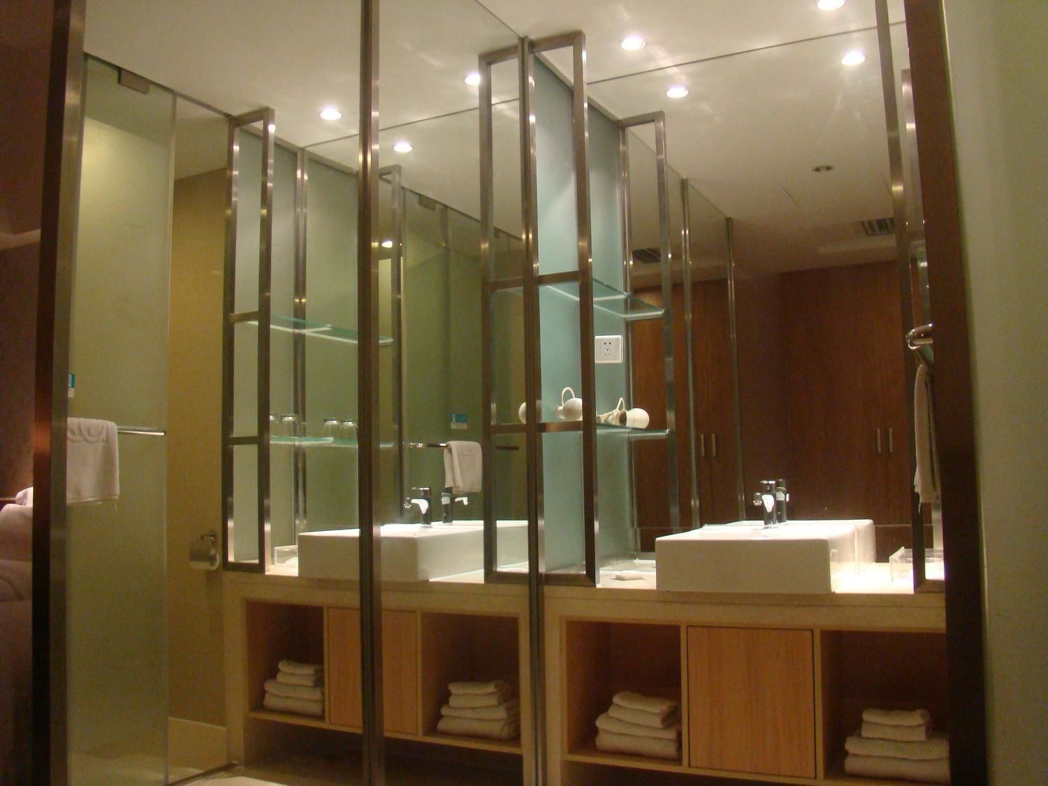 Bathroom sink