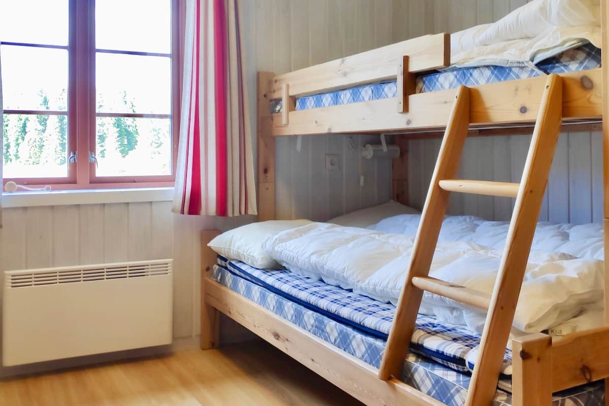 Classic Room, Multiple Beds, Shared Bathroom | WiFi (free)