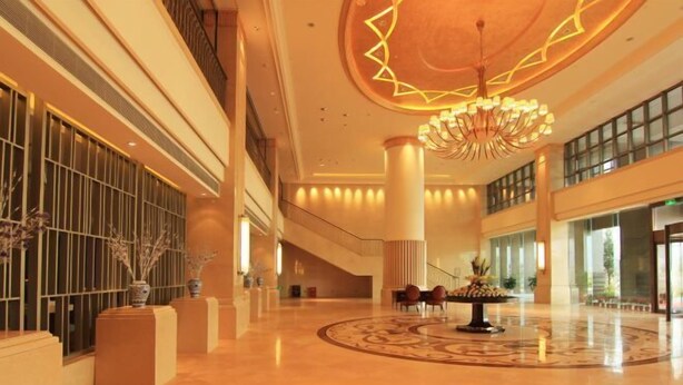 A spacious lobby with a high ceiling, a central chandelier, and a circular patterned floor design. - Shansong Hotel Shunchang (Shunchang)