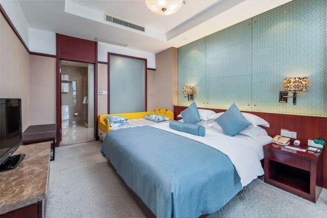 Minibar, in-room safe, alarm clocks