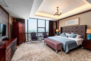 Minibar, in-room safe, alarm clocks