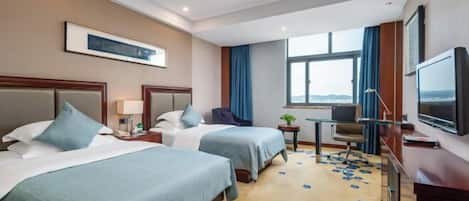 Minibar, in-room safe, alarm clocks