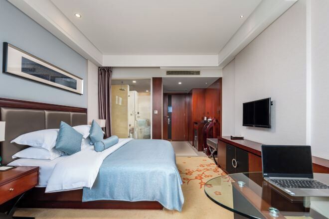 Minibar, in-room safe, alarm clocks